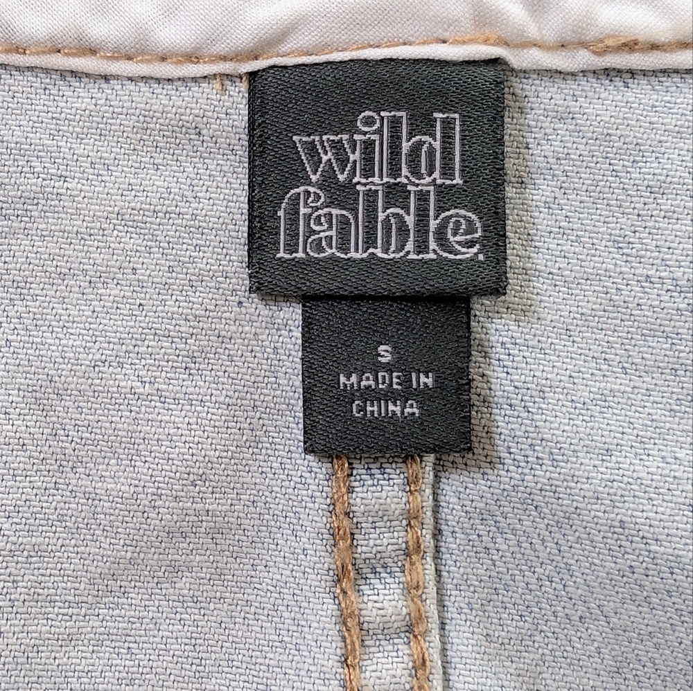 Wild Fable Light Wash Denim Floral Crop Top S - Picture 3 of 7